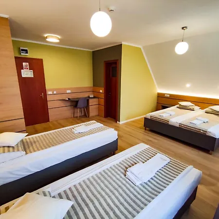 Bonanza & Restaurant Guest house Mera
